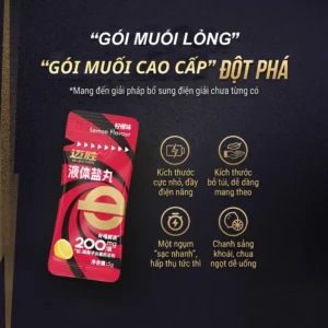 Muối Điện Giải Dạng Lỏng MACTION (5g) Sự thiếu hụt natri và các khoáng chất trong quá trình bài tiết mồ hôi có thể dẫn đến suy giảm chức năng co cơ. Muối Điện Giải Dạng Lỏng MACTION tiếp cận việc bù khoáng thông qua thay đổi kết cấu vật lý của sản phẩm, nhằm rút ngắn thời gian phân rã so với dạng viên nén truyền thống. 1. Phân tích cơ chế thẩm thấu và cấu trúc sản phẩm Các loại viên muối thông thường cần thời gian di chuyển xuống dạ dày để hòa tan trước khi tham gia vào chu trình tuần hoàn. Sản phẩm của MACTION được điều chế dưới dạng chất lỏng nhằm tận dụng hệ thống mao mạch dày đặc dưới niêm mạc miệng. Cơ chế này có thể giúp khoáng chất đi vào máu nhanh hơn ngay từ thời điểm tiếp xúc trong khoang miệng. Về mặt cấu trúc, mỗi gói cung cấp 200mg điện giải, được đóng gói trong túi định lượng 5g. Kích thước nhỏ gọn này giúp giảm thiểu không gian chiếm dụng trong đai chạy bộ hoặc áo vest nước. Sản phẩm mang hương chanh với đặc tính chua ngọt nhẹ, kết hợp cùng kết cấu lỏng giúp quá trình nuốt diễn ra thuận lợi hơn khi nhịp thở đang ở mức cao. 2. Hướng dẫn phân bổ điện giải theo chu kỳ vận động Nhu cầu bù khoáng thực tế sẽ biến thiên tùy thuộc vào tỷ lệ đổ mồ hôi, nhiệt độ môi trường và cường độ hoạt động của từng cá nhân. Đối với các bộ môn kéo dài như chạy đường trường (marathon), chạy địa hình (trail), đạp xe, hoặc tập luyện ngắt quãng trong mùa hè, nhà sản xuất đưa ra tần suất tham khảo là 1 gói sau mỗi 30 đến 45 phút. Người dùng có thể sử dụng 1 đến 2 gói cho mỗi lần nạp. Tổng mức tiêu thụ tối đa được khuyến nghị nằm trong khoảng 8 đến 12 gói một ngày. Yêu cầu bắt buộc trước khi uống là cần lắc đều túi nilon để dung dịch đồng nhất. Dù dạng lỏng không bắt buộc phải hòa tan, người dùng vẫn cần uống thêm một lượng nước lọc vừa đủ ngay sau đó để tối ưu hóa quá trình chuyển hóa tế bào và làm sạch cổ họng. 3. Các giới hạn thực tế của sản phẩm Dù mang lại sự thay đổi về phương thức hấp thụ, Muối Điện Giải Dạng Lỏng MACTION vẫn tồn tại một số nhược điểm cần được xem xét kỹ: Hàm lượng cơ bản: Mức 200mg điện giải trong một gói 5g tương đối thấp so với nhu cầu thất thoát ở môi trường nhiệt đới. Nếu tham gia các giải đấu có thời tiết khắc nghiệt, vận động viên có thể phải xé liên tục nhiều gói mới đủ đáp ứng lượng natri hao hụt, gây bất tiện trong thao tác tay khi đang chạy. Rác thải nhựa: Kích thước gói 5g quá nhỏ dẫn đến số lượng vỏ bao bì thải ra trong một cuộc đua dài là rất lớn. Việc cất giữ các vỏ dính dấp này lại vào balo đòi hỏi sự cẩn thận để tránh rơi rớt ra môi trường. Biến số hấp thụ: Tốc độ thẩm thấu qua niêm mạc miệng có thể thay đổi tùy thuộc vào tình trạng khô miệng hoặc mức độ bài tiết nước bọt của người dùng tại thời điểm đó, không đảm bảo tốc độ đạt chuẩn tuyệt đối trong mọi hoàn cảnh. 4. Thông tin phân phối Mua tại MinoriSport.com Hàng chính hãng · Giao toàn quốc · Đổi trả linh hoạt Xem giá & đặt hàng ngay tại MinoriSport.com